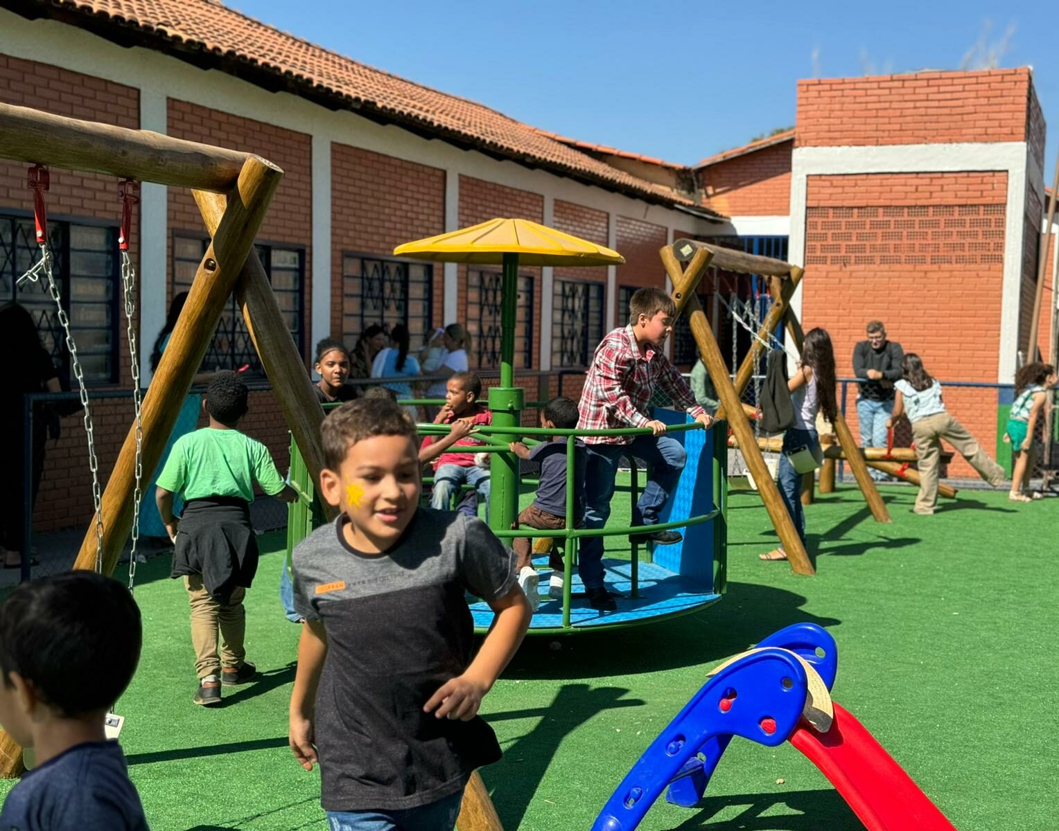 Revitalização da 1ª Escola Polo Municipal Rural Realino Caixeta em Maniratuba